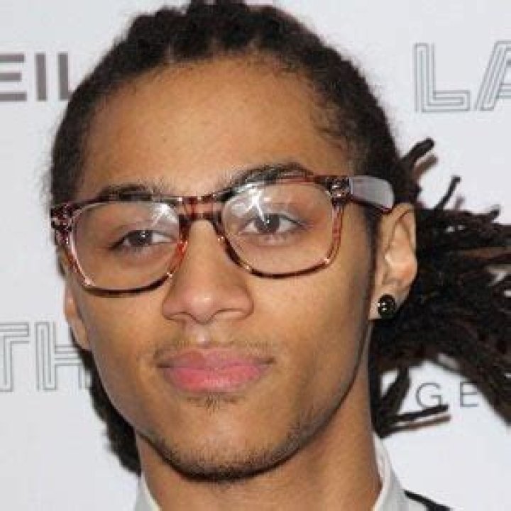 How does Bluey Robinson Earn His Net Worth?